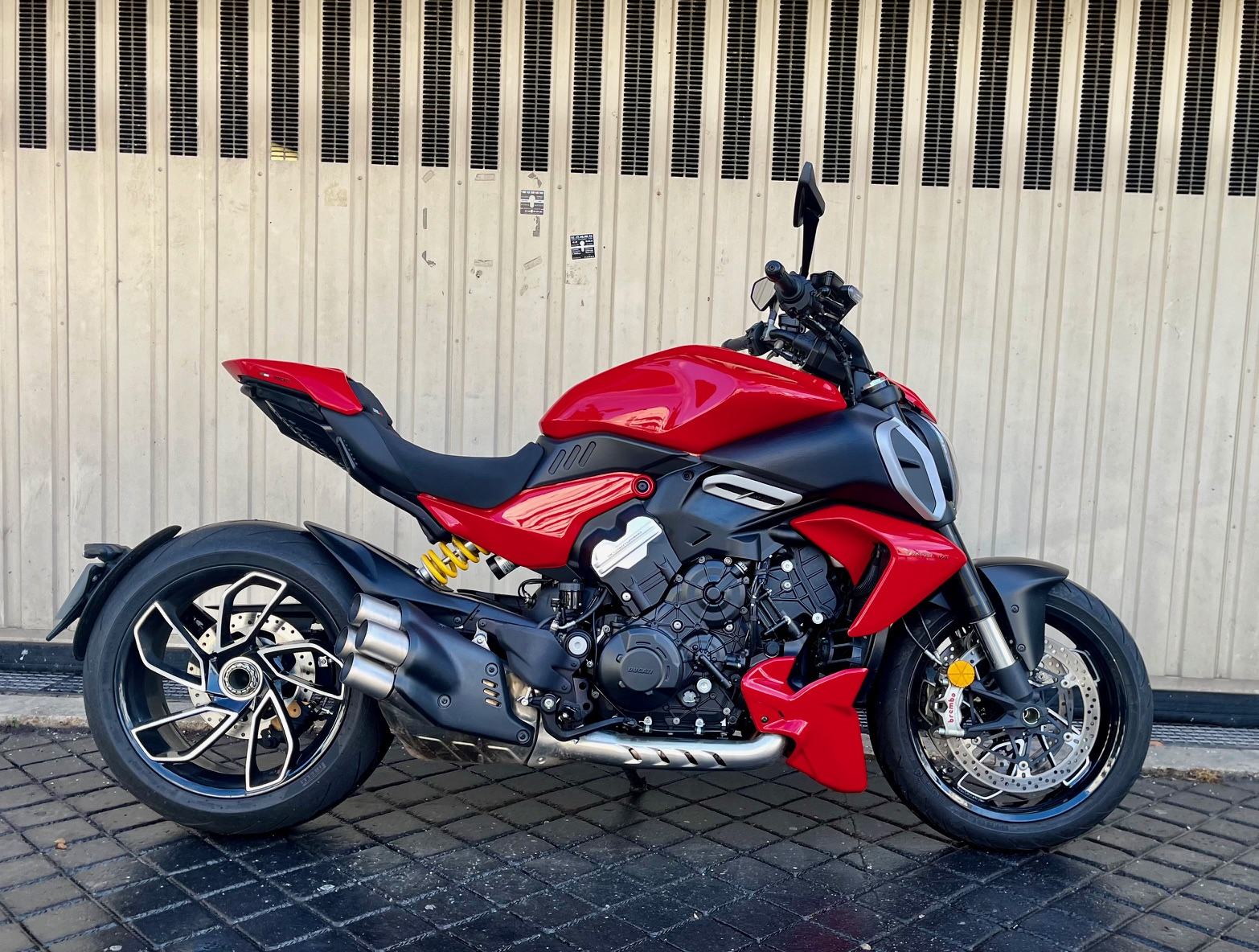 DUCATI DIAVEL V4