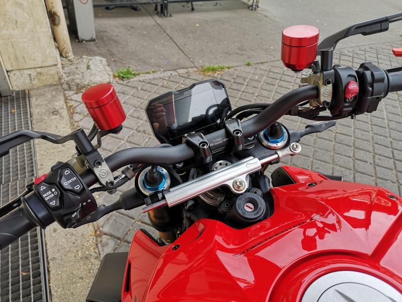 DUCATI STREETFIGHTER V4S AKRAPOVIC 