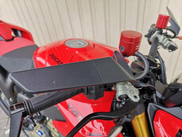 DUCATI STREETFIGHTER V4S AKRAPOVIC 