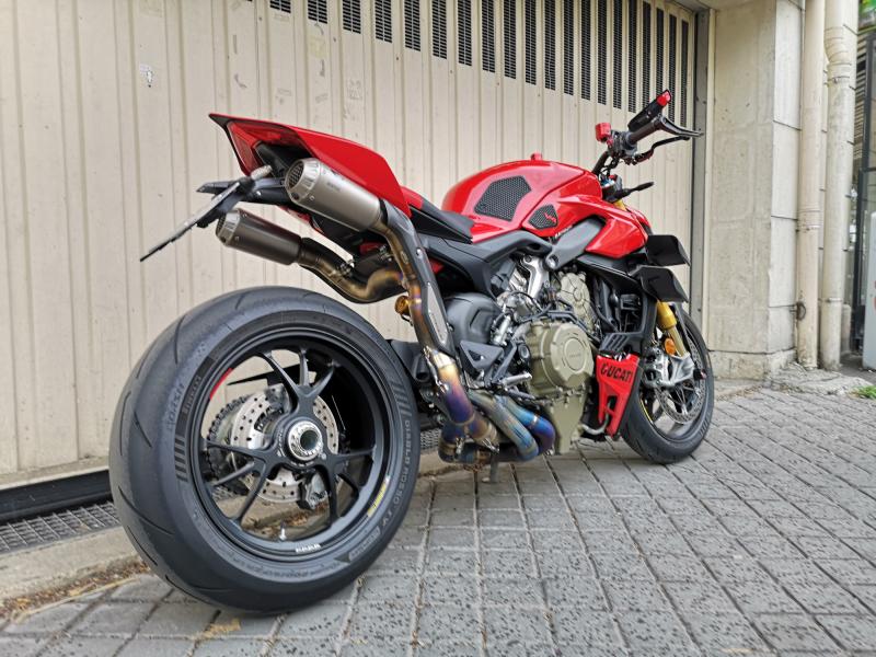 DUCATI STREETFIGHTER V4S AKRAPOVIC 