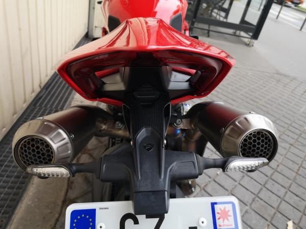 DUCATI STREETFIGHTER V4S AKRAPOVIC 