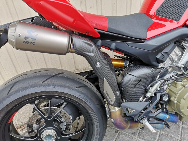 DUCATI STREETFIGHTER V4S AKRAPOVIC 