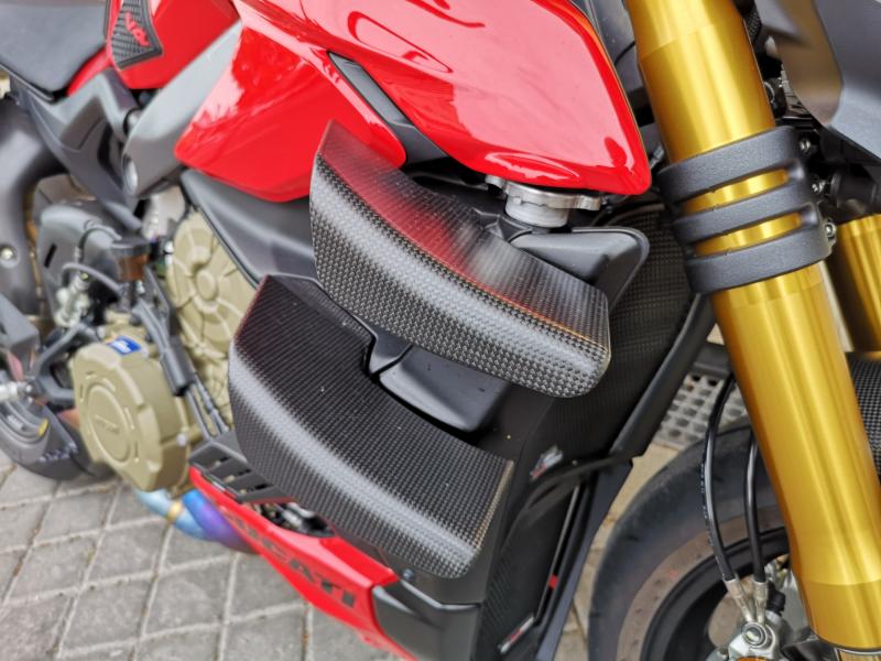 DUCATI STREETFIGHTER V4S AKRAPOVIC 