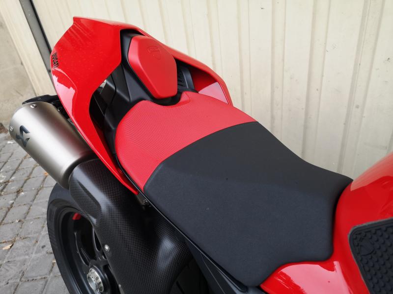 DUCATI STREETFIGHTER V4S AKRAPOVIC 
