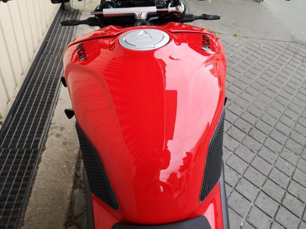 DUCATI STREETFIGHTER V4S AKRAPOVIC 