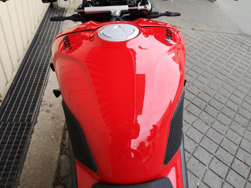 DUCATI STREETFIGHTER V4S AKRAPOVIC 