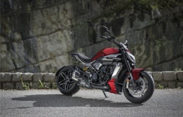 DUCATI Diavel V4 RS
