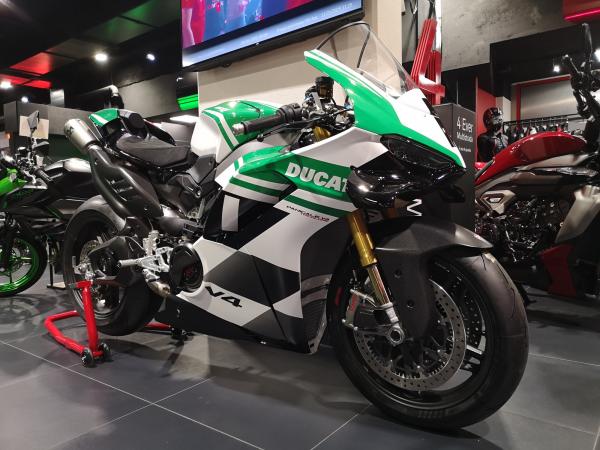 DUCATI PANIGALE V4 TRICOLORE SERIE NUMEROTEE 
