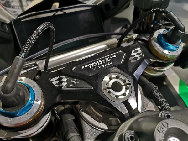 DUCATI PANIGALE V4 TRICOLORE SERIE NUMEROTEE 