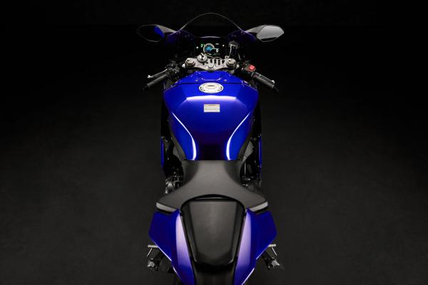 YAMAHA R9