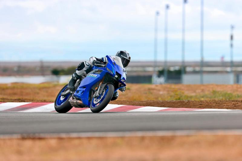 YAMAHA R9