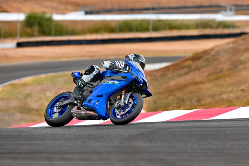 YAMAHA R9