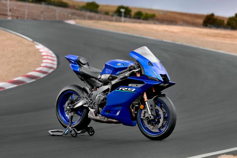 YAMAHA R9