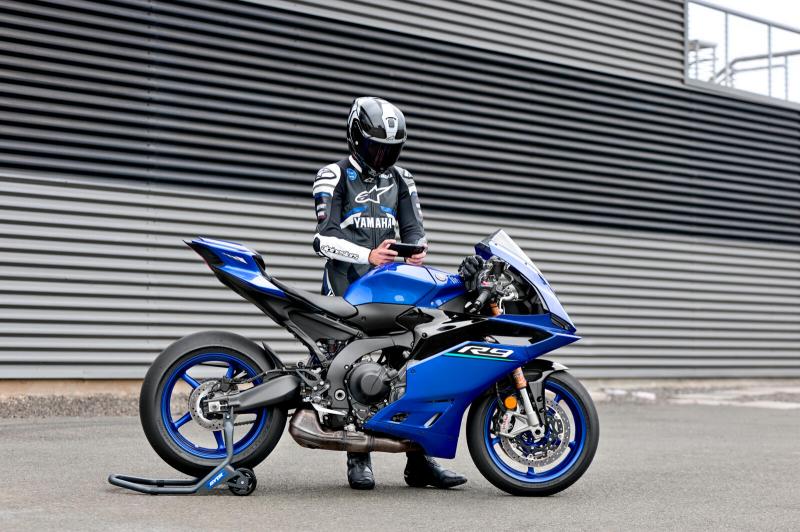 YAMAHA R9