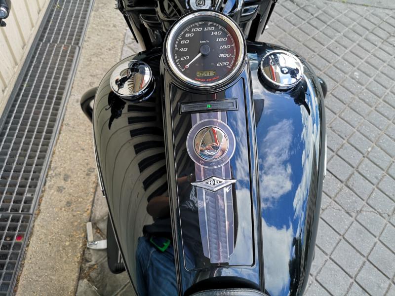 HARLEY-DAVIDSON ROAD KING SPECIAL 