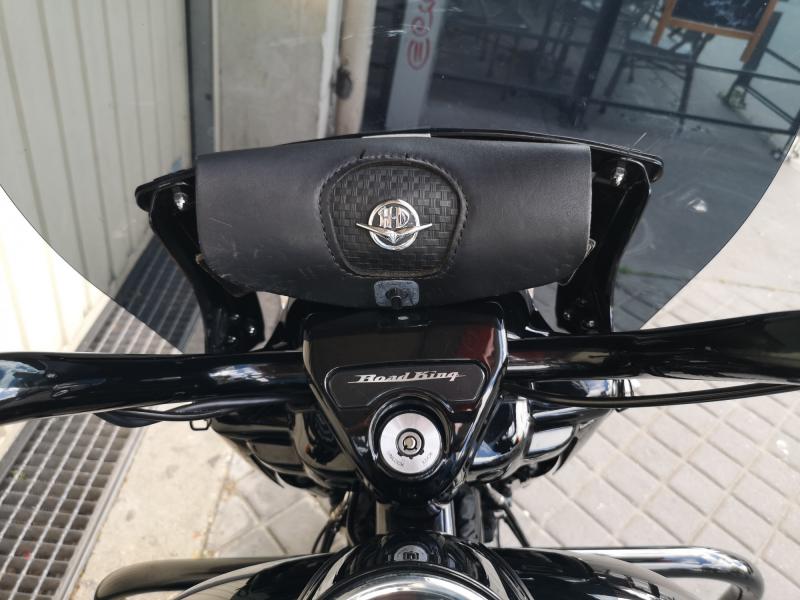 HARLEY-DAVIDSON ROAD KING SPECIAL 