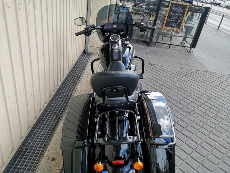HARLEY-DAVIDSON ROAD KING SPECIAL 