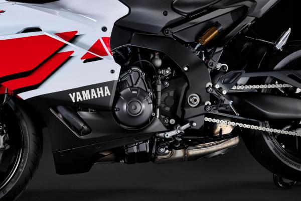 YAMAHA R9 - 70 TH