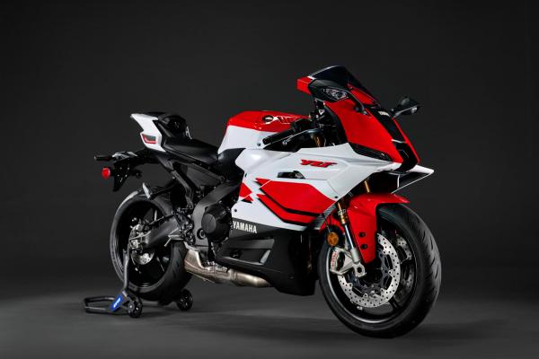 YAMAHA R9 - 70 TH