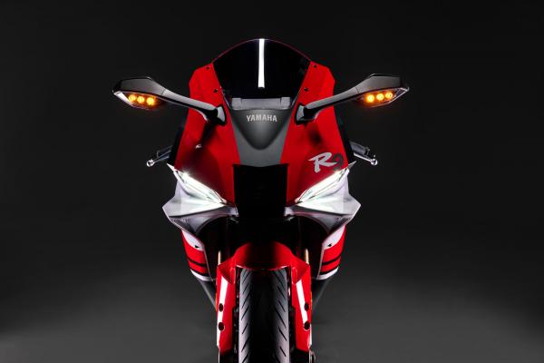 YAMAHA R9 - 70 TH